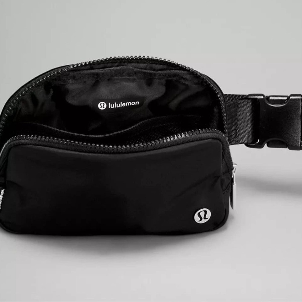 Lululemon Women's Sleek Black Belt Bag